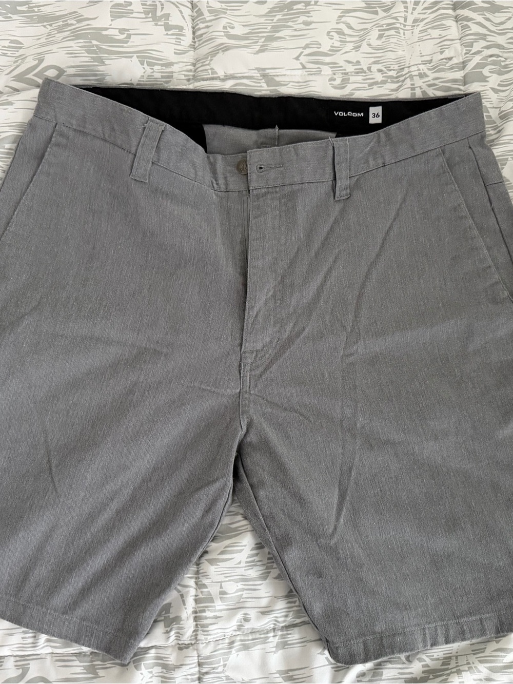 Volcom Men’s Gray Chino Walking Shorts Size 36 Stretch Casual